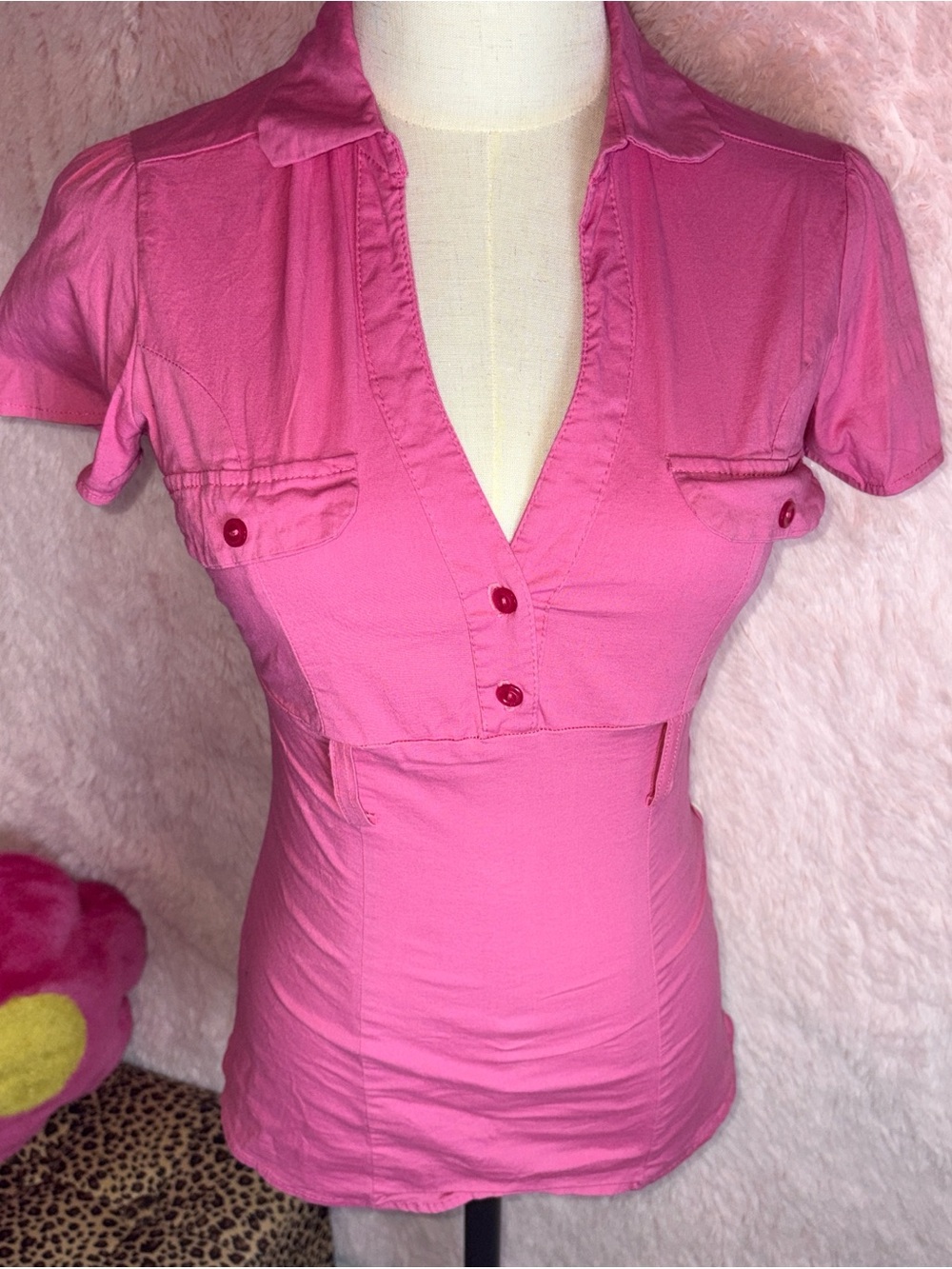 Mandee Y2K Pink Short‑Sleeve Fitted V‑Neck Button Blouse with Belt - Picture 6 of 7
